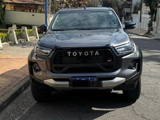 TOYOTA HILUX 2.8 D-4D TURBO DIESEL CD GR-S 4X4 AUTOMÁTICO TOYOTA HILUX 2.8 D-4D TURBO DIESEL CD GR-S 4X4 AUTOMÁTICO